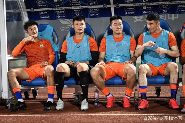 曼联又挖到宝！22岁天才新星踢爆曼城 合同只剩半年